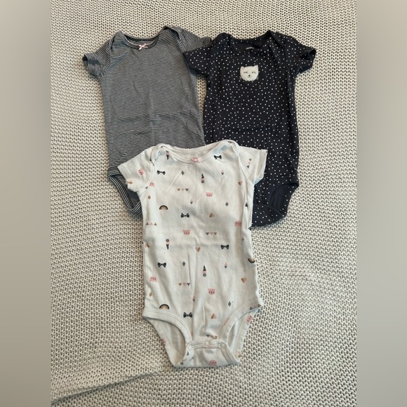 Carter's Other - Carters 18 month onesie bundle